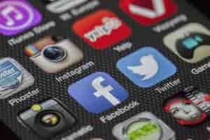 أشهر 5 تطبيقات تواصليّة اجتماعية وأكثرها استخداما في البلدان العربية